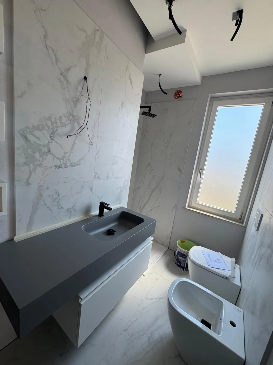 Montaggio bagno completo con doccia a incasso a Legnago